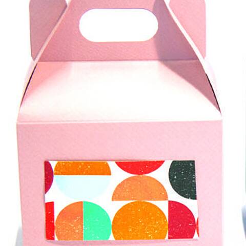 Μικρό lunch box ροζ 300 gr με εκτυπωμένο αυτοκόλλητο, 12 × 9 × 8 cm